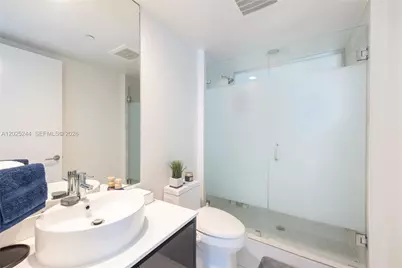 31 SE 6th St #2506, Miami, FL 33131 - Photo 12