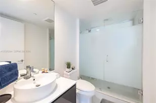 31 SE 6th St, Miami, FL 33131 - Photo 12