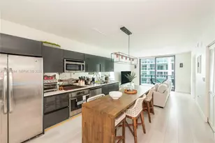 31 SE 6th St, Miami, FL 33131 - Photo 8