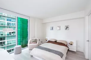 31 SE 6th St, Miami, FL 33131 - Photo 8