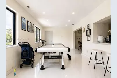 8490 NW 17th Ct, Pembroke Pines, FL 33024 - Photo 6