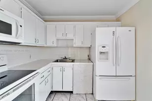 3101 N Country Club Dr, Aventura, FL 33180 - Photo 10