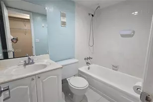 9230 Lagoon Pl, Davie, FL 33324 - Photo 18