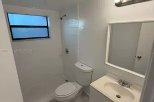 6660 W 26th Ct, Hialeah, FL 33016 - Photo 14
