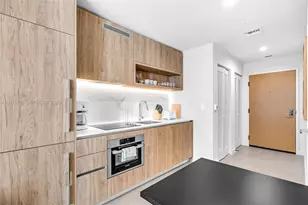 11 NE 6th St, Miami, FL 33132 - Photo 8