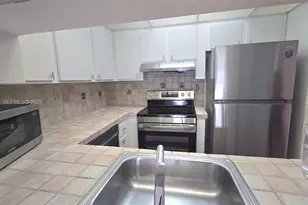 9688 Fontainebleau Blvd, Miami, FL 33172 - Photo 26