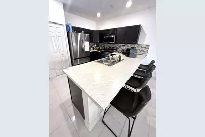 9286 W 33rd Ln, Hialeah, FL 33018 - Photo 6