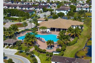 9286 W 33rd Ln, Hialeah, FL 33018 - Photo 2