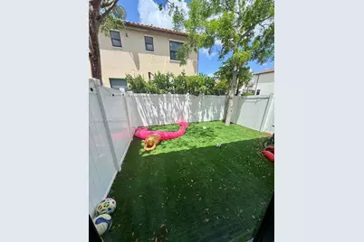 9286 W 33rd Ln, Hialeah, FL 33018 - Photo 16
