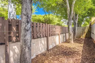6705 Kingsmoor Way, Miami Lakes, FL 33014 - Photo 2