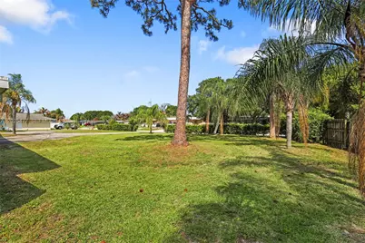 310 E Olive Ave, Port Saint Lucie, FL 34952 - Photo 6