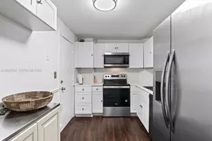 5005 Collins Ave, Miami Beach, FL 33140 - Photo 16