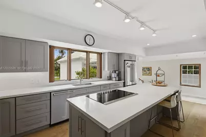 2535 Sunset Dr, Miami Beach, FL 33140 - Photo 8