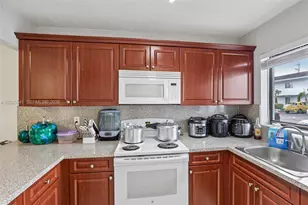 6041 W 24th Ave, Hialeah, FL 33016 - Photo 12