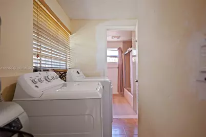1053 NW 28th St, Miami, FL 33127 - Photo 20
