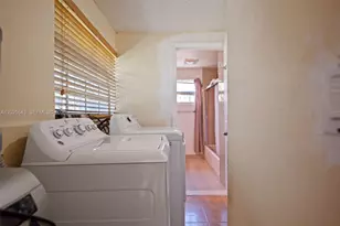 1053 NW 28th St, Miami, FL 33127 - Photo 20