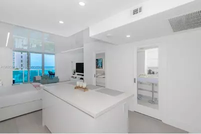 2301 Collins Ave #811, Miami Beach, FL 33139 - Photo 2