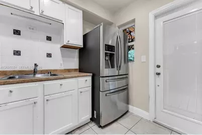 1210 S 24th Ter, Hollywood, FL 33020 - Photo 18