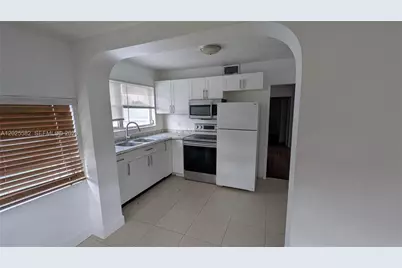 708 NE 4th St #2, Hallandale Beach, FL 33009 - Photo 4