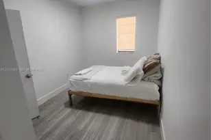 2700 Collins Ave, Miami Beach, FL 33140 - Photo 4