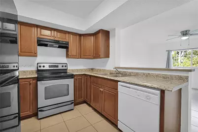 3680 N 56th Ave #806, Hollywood, FL 33021 - Photo 2