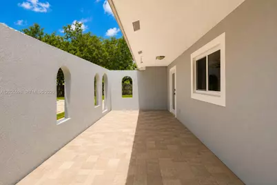9421 SW 150th St, Miami, FL 33176 - Photo 10
