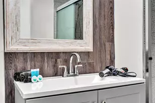 10004 E Bay Harbor Dr, Bay Harbor Islands, FL 33154 - Photo 16
