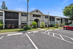 927 NE 199th St, Miami, FL 33179 - Photo 68