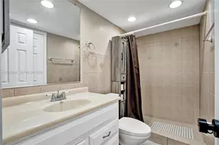 927 NE 199th St, Miami, FL 33179 - Photo 36