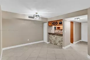 927 NE 199th St, Miami, FL 33179 - Photo 2