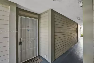 927 NE 199th St #103, Miami, FL 33179 - Photo 16