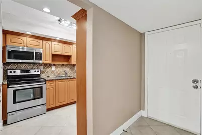 927 NE 199th St #103, Miami, FL 33179 - Photo 44