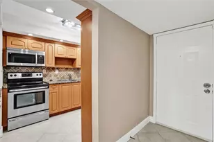 927 NE 199th St, Miami, FL 33179 - Photo 44