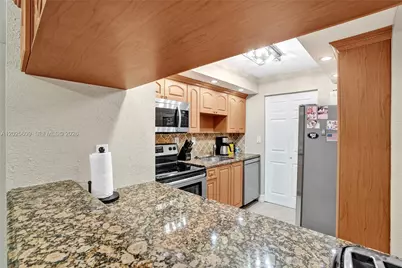 927 NE 199th St #103, Miami, FL 33179 - Photo 26