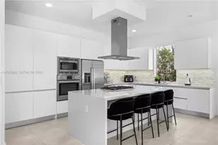 9915 NW 75th St, Doral, FL 33178 - Photo 14