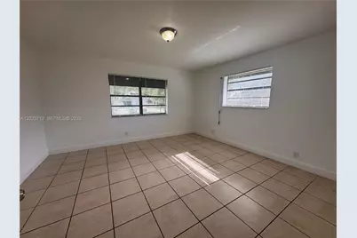 407 NW 7th Ct #N, Hallandale Beach, FL 33009 - Photo 4