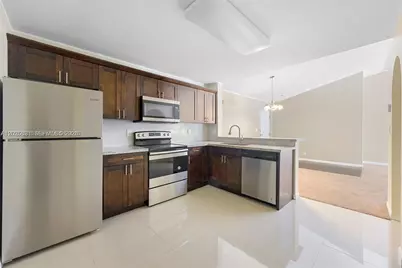 10161 W Sunrise Blvd #304, Plantation, FL 33322 - Photo 2