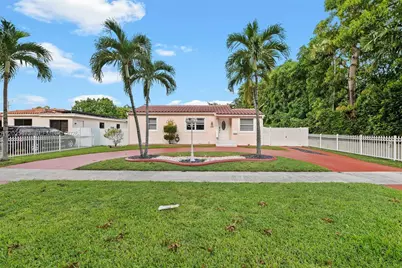 556 La Villa Dr, Miami Springs, FL 33166 - Photo 4