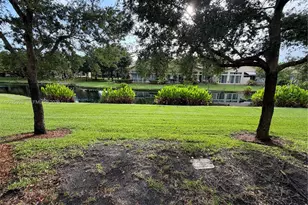 821 E Village Cir, Davie, FL 33325 - Photo 16