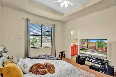821 E Village Cir #821, Davie, FL 33325 - Photo 8