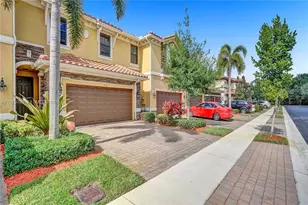 821 E Village Cir, Davie, FL 33325 - Photo 2