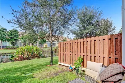 821 E Village Cir #821, Davie, FL 33325 - Photo 10