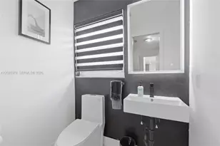 9935 Ramblewood Dr, Coral Springs, FL 33071 - Photo 18