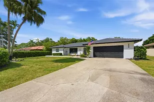 9935 Ramblewood Dr, Coral Springs, FL 33071 - Photo 2