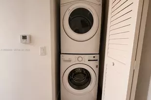 151 SE 1st St, Miami, FL 33131 - Photo 8