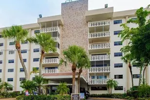 800 NE 195th St, Miami, FL 33179 - Photo 2