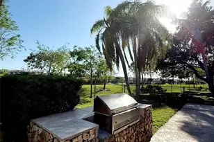 800 NE 195th St, Miami, FL 33179 - Photo 8