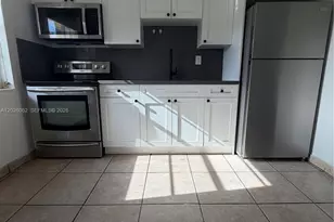 896 E 22nd St, Hialeah, FL 33013 - Photo 10