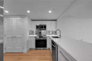 555 NE 34th St, Miami, FL 33137 - Photo 8