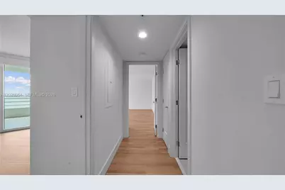 555 NE 34th St #1402, Miami, FL 33137 - Photo 18
